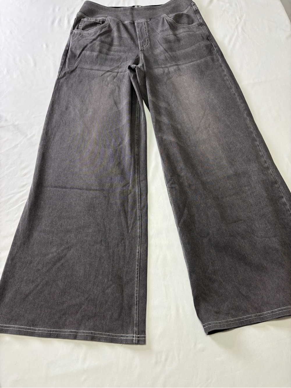 HALARA Wide-Leg Flare Jeans in Gray Wash